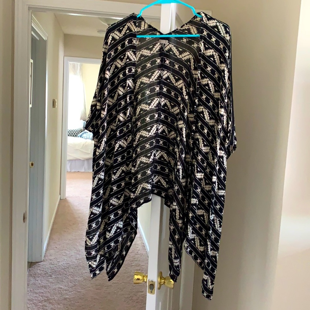 Breezy open poncho from Ecote ✌🏼✌🏾